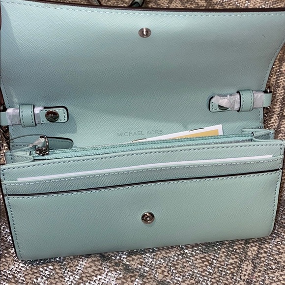 HP🎉NEW Michael Kors Saffiano Leather Wallet/Chain - Picture 9 of 16